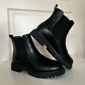 Old Navy Black Chelsea Lug Sole Ankle Boots